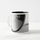 Halten der Hand Zweifarbige Tasse (Vorderseite Links)