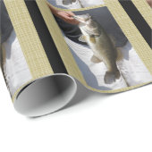 Halten eines Bass-Fisches, Geschenkverpackung Geschenkpapier (Rolleneckpunkt)