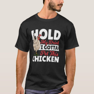 Haltet mein Getränk, ich muss dieses Huhn streiche T-Shirt