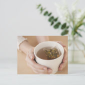 Haltetasse mit Kamillentee Postkarte (Stehend Vorderseite)