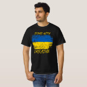 Haltung gegenüber der Ukraine bedrückt T-Shirt (Vorne ganz)