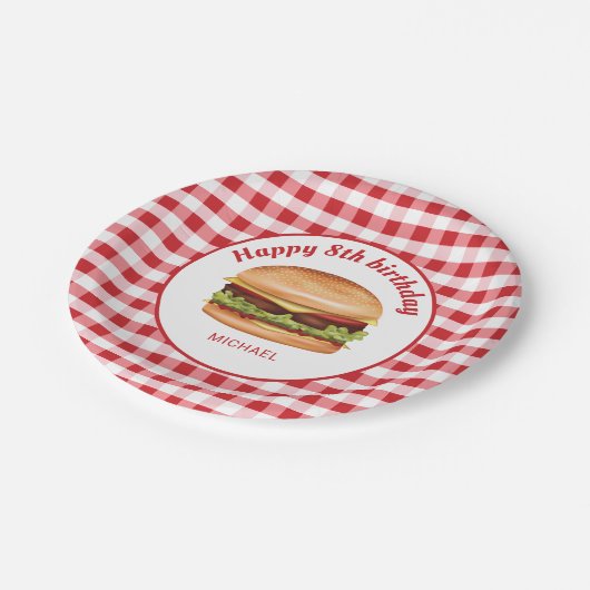 Hamburger on Red Gingham Pattern Happy Birthday Pappteller (Schrägansicht)
