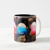 HAMbWG - Kaffee-Tasse - Wigs Zweifarbige Tasse (VorderseiteRechts)