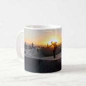 HAMbWG - "Skateboarder" - Tasse (Vorderseite Links)