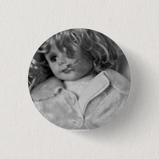 HAMbWG - Square Button - B/W Disheveled Doll (Vorderseite)