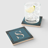 HAMbyWG Distressed Travertin Monogramm Steinuntersetzer (Seitenansicht)