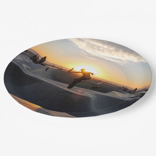 HAMbyWG - Papierplatte - Skateboarder Pappteller (Schrägansicht)