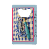 Hammer Time Blue Crab mit Hammer auf Gingham Geldbeutel Flaschenöffner (Rückseite)