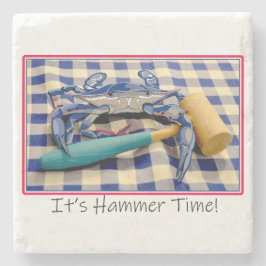 Hammer Time Blue Crab mit Hammer auf Gingham Steinuntersetzer