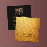 Hammered Gold Black Stylish Exclusives Foto Quadratische Visitenkarte<br><div class="desc">Was ist besser, um einen bleibenden ersten Eindruck zu machen, als mit diesen auffallenden abstrakten, modernen und schicken Visitenkarten. Mit einem luxuriösen, schicken und schwarzen Thema und einem vergoldeten Goldbild-Design auf der Vorderseite, werden diese Karten sicher phantastisch aussehen und Sie bemerken. Auf der Rückseite finden Sie matt goldfarbenen Text auf...</div>
