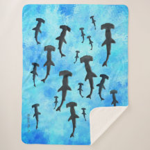 Hammerhead-Haifischschule in der Silhouette