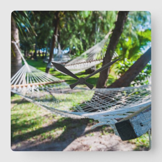 Hammock am Strand, Fiji Quadratische Wanduhr (Vorderseite)
