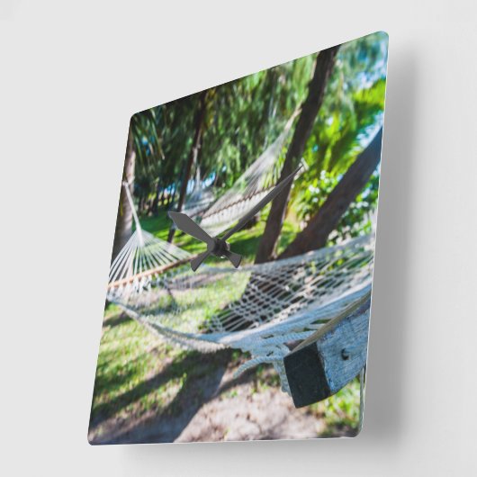 Hammock am Strand, Fiji Quadratische Wanduhr (Winkel)
