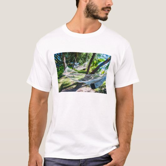 Hammock am Strand, Fiji T-Shirt (Vorderseite)