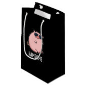 Hamsome Funny Pig Pun Dark BG Kleine Geschenktüte (Vorderseite Schrägansicht)