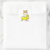 Hamster am Strand mit Duck als Swim-Ring Quadratischer Aufkleber (Tasche)