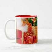 Hamster Kokolinka mit Weihnachtsbaum Zweifarbige Tasse (Links)