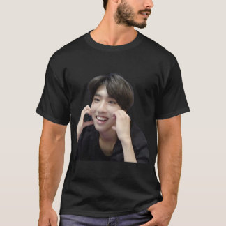 Han Jisung Niedlich Heart Cheeks Sticker.png T-Shirt