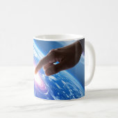 Hand berührt Erde Kaffeetasse (VorderseiteRechts)