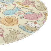 Hand, die Geschirr-Silhouetten zeichnet Schneidebrett (Ecke)