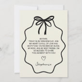 Hand, die meine Mutter im Gesetz auf meine Hochzei Einladung (Rückseite)