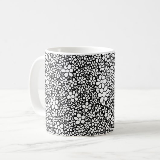 Hand Drawn Black and White Flower Pattern Kaffeetasse (Vorderseite Links)