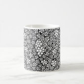 Hand Drawn Black and White Flower Pattern Kaffeetasse (Mittel)
