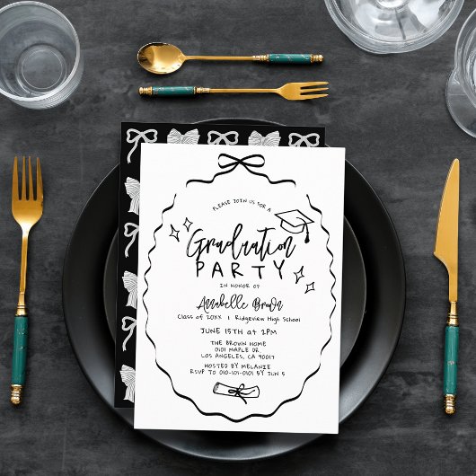 Hand-drawn Black Bow Cap Diploma Graduation Party Einladung