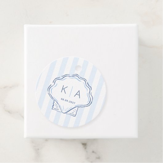 Hand-Drawn Blue And White Shell Monogram Wedding Geschenkanhänger (Beispiel)