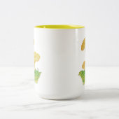 Hand Drawn Chanterelle Mushroom Zweifarbige Tasse (Mittel)