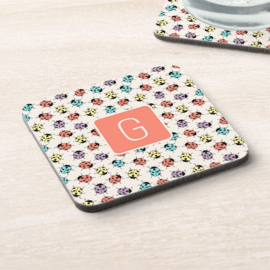 Hand Drawn Doodle Ladybugs Monogram Coaster Getränkeuntersetzer (Linke Seite)