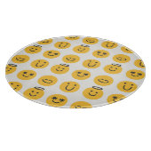 Hand Drawn Happy Emoji Pattern Schneidebrett (Ecke)