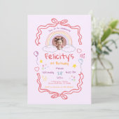 Hand Drawn Rainbow Whimsical Birthday Photo Einladung (Stehend Vorderseite)