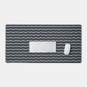 Hand-Drawn Wavy Ticking Stripe | Deep Charcoal Schreibtischunterlage (Tastatur & Maus)