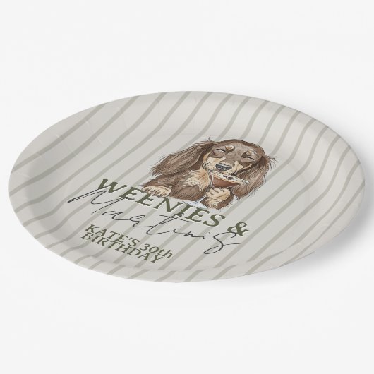 Hand Drawn Weenies and Martinis Dachshund Pappteller (Schrägansicht)