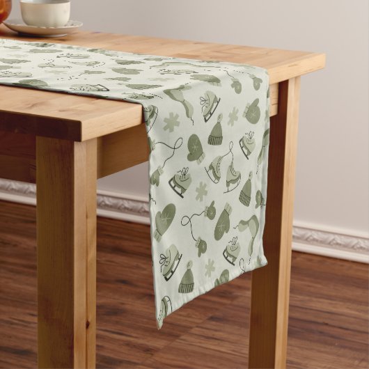 Hand Drawn Winter Print Olive Table Runner Mittelgroßer Tischläufer (Beispiel)