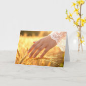 Hand einer Frau berührt Weizenähren Karte (Gelbe Blume)