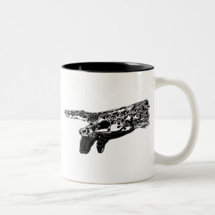 Hand eines Cyborg-Gottes? Zweifarbige Tasse