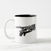 Hand eines Cyborg-Gottes? Zweifarbige Tasse (Links)