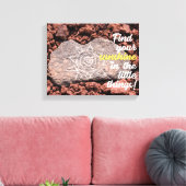 Hand Etched Sun Petroglyph auf dem Felsen von Lava Leinwanddruck (Insitu (Wohnzimmer))