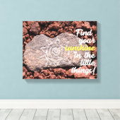 Hand Etched Sun Petroglyph auf dem Felsen von Lava Leinwanddruck (Insitu (Holzboden))