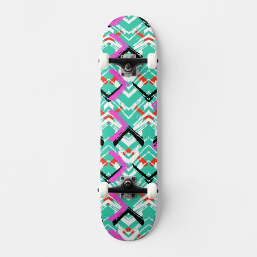Hand gezeichnetes aquamarines Zickzack-Muster Skateboard (Vorderseite)