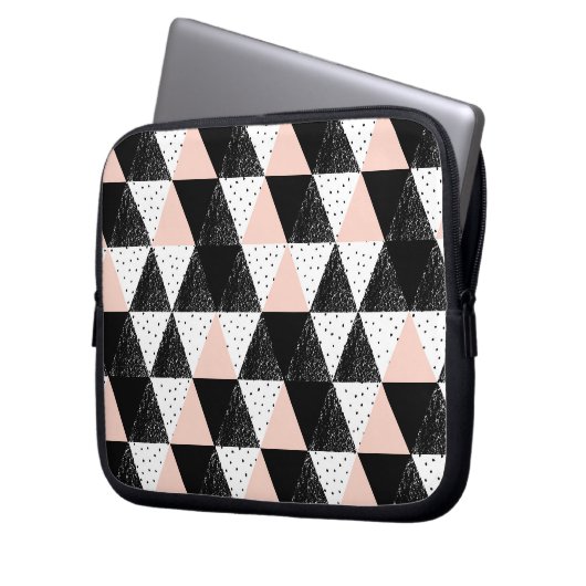 Hand gezeichnetes Dreieck-geometrisches Muster Laptopschutzhülle (Vorderseite Links)
