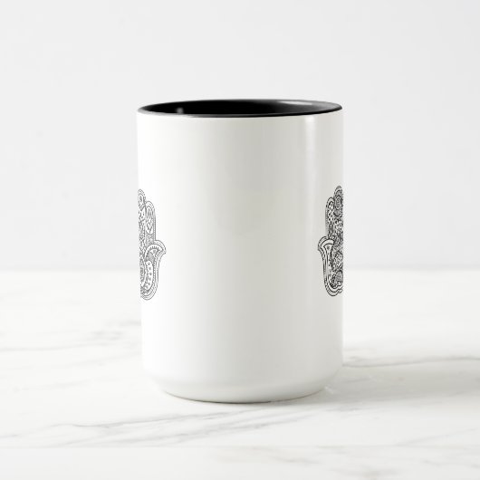 Hand gezeichnetes Hamsa mit Verzierungen Tasse (Zentrum)