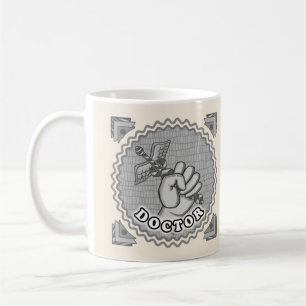 Hand hält Caduceus-Arzt Kaffeetasse