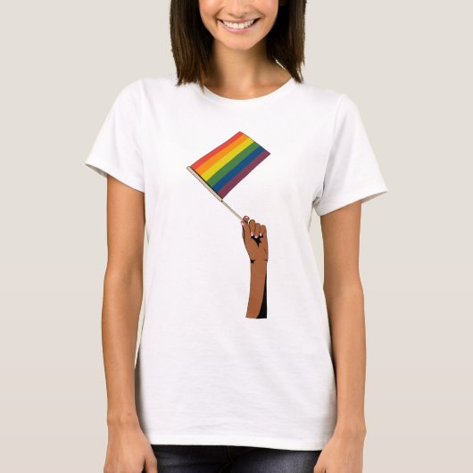 Hand hält Pride-Flagge T-Shirt (Vorderseite)