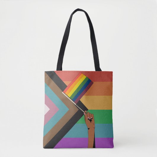 Hand hält Pride-Flagge Tasche (Vorderseite)