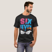 Hand hält sechs sieben Eis Drip 6 7 6-7 T-Shirt (Vorne ganz)