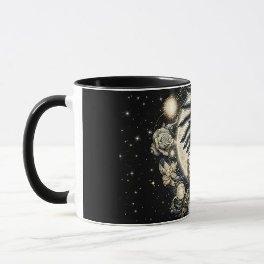 Hand halten eines Kristalls unter dem Mondlicht Tasse (Links)