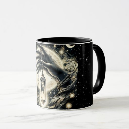 Hand halten eines Kristalls unter dem Mondlicht Tasse (VorderseiteRechts)